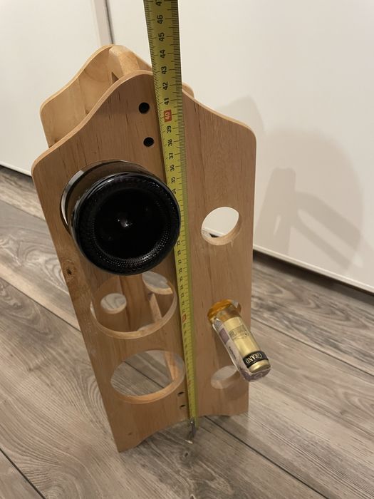 Drewniany stojak na wino