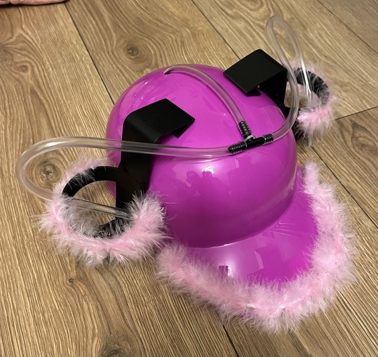 Kask na impreze na napoje różowy