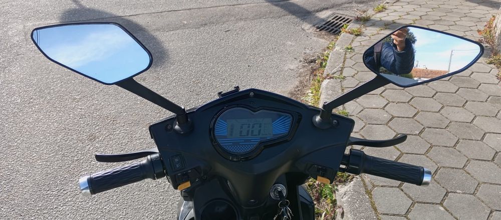 Vendo uma moto elétrica