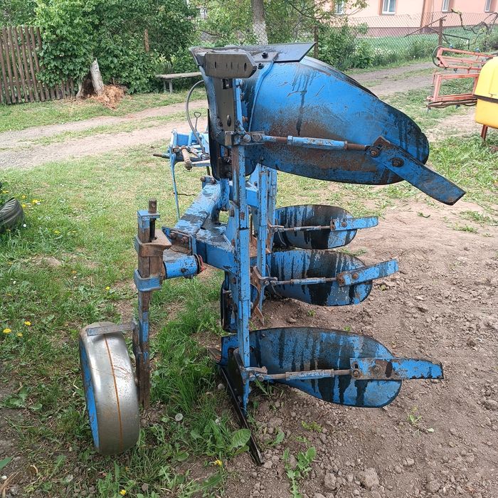 Продам плуг лемкен оборотний