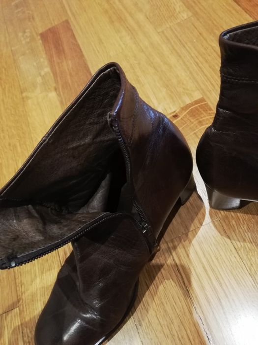 Botas em pele castanhas