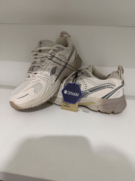 Tenis Umbro novos