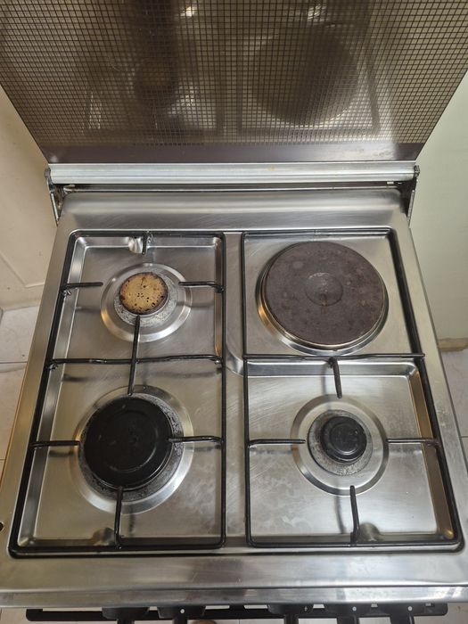 Fogao a gas e eletrico em bom estado