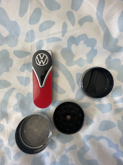 Zapalniczka VW garbus papierośnica oraz młynek