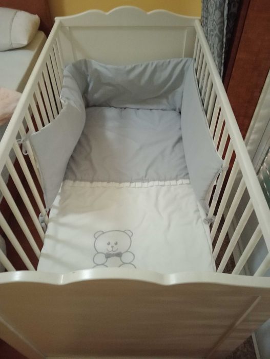 Cama de bebé de grades