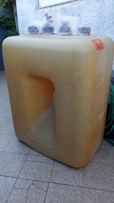 Depósito de 700 litros