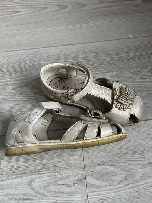 Босоніжки для дівчинки