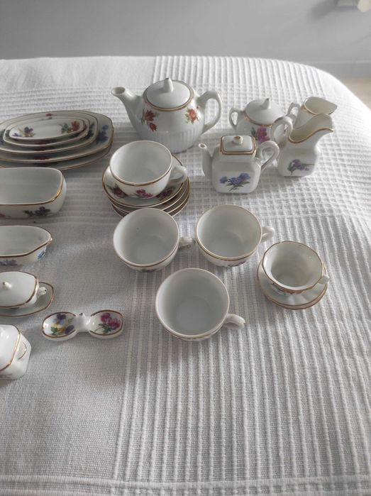 Serviço de jantar e de chá miniatura Vista Alegre Coleccionador
