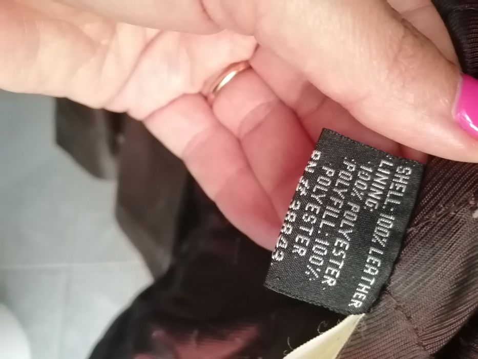 ) blusão couro castanho