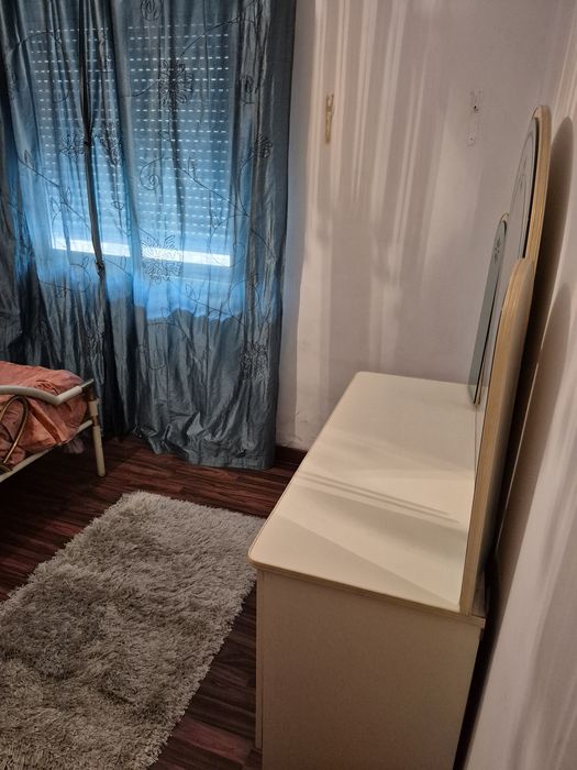 Alugo Quarto em Santa Iria de Azoia