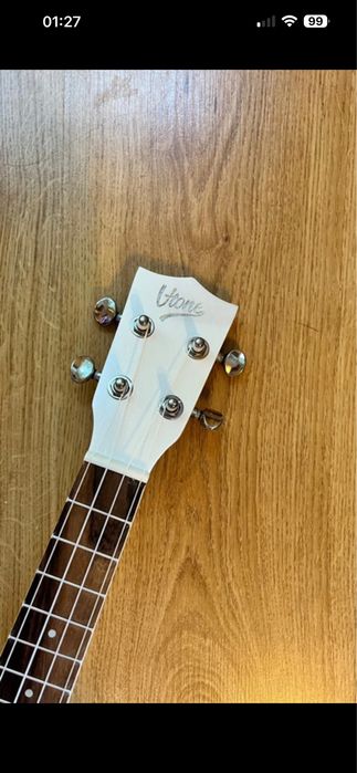 ukulele v - tone