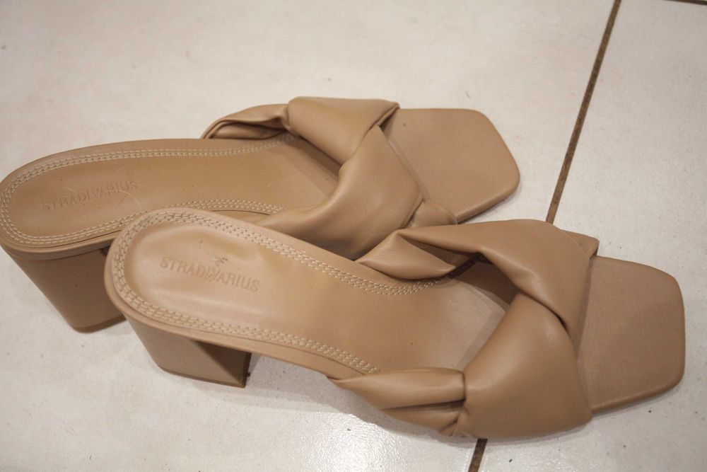 Stradivarius Nowe Eleganckie klapki r. 41