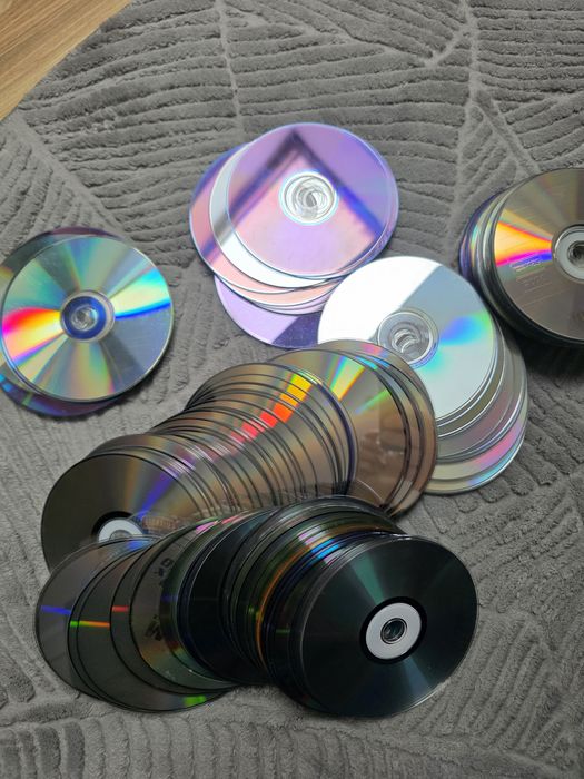 Płyty CD DVD używane ozdoby dekoracja

Płyty mogą być porysowane, mogą