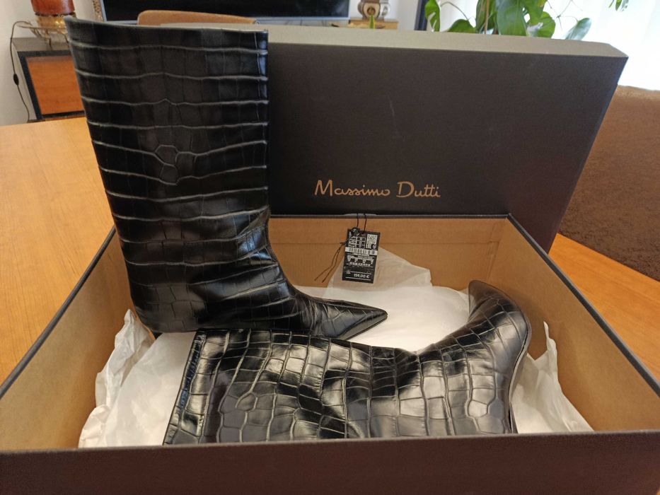 Botas de senhora novas