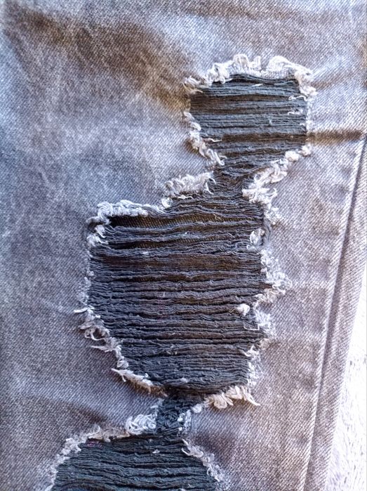 Dżinsy z dziurami XS