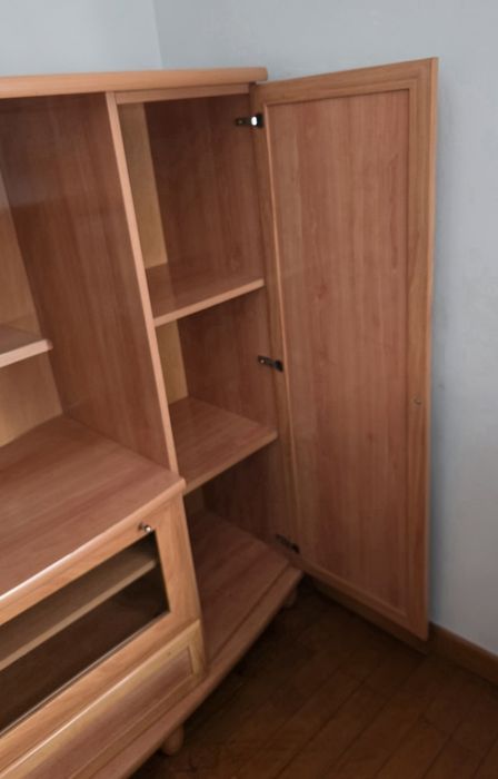Conjunto de móveis de sala elegante e espaçoso