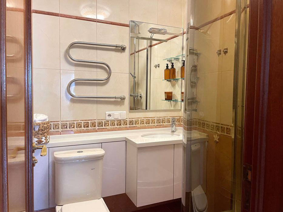 Без %. Продаж квартири з ремонтом - 1000 у.е.за м2. Драгоманова 15-А.