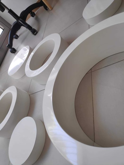 Prateleiras decorativas redondas para quarto de bebé em madeira lacada