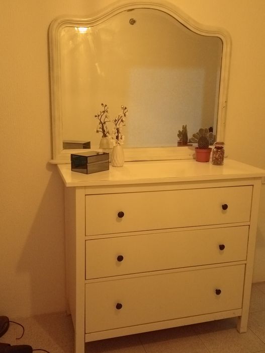 Cómoda branca IKEA