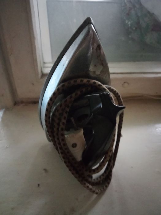 Утюг гладильний.