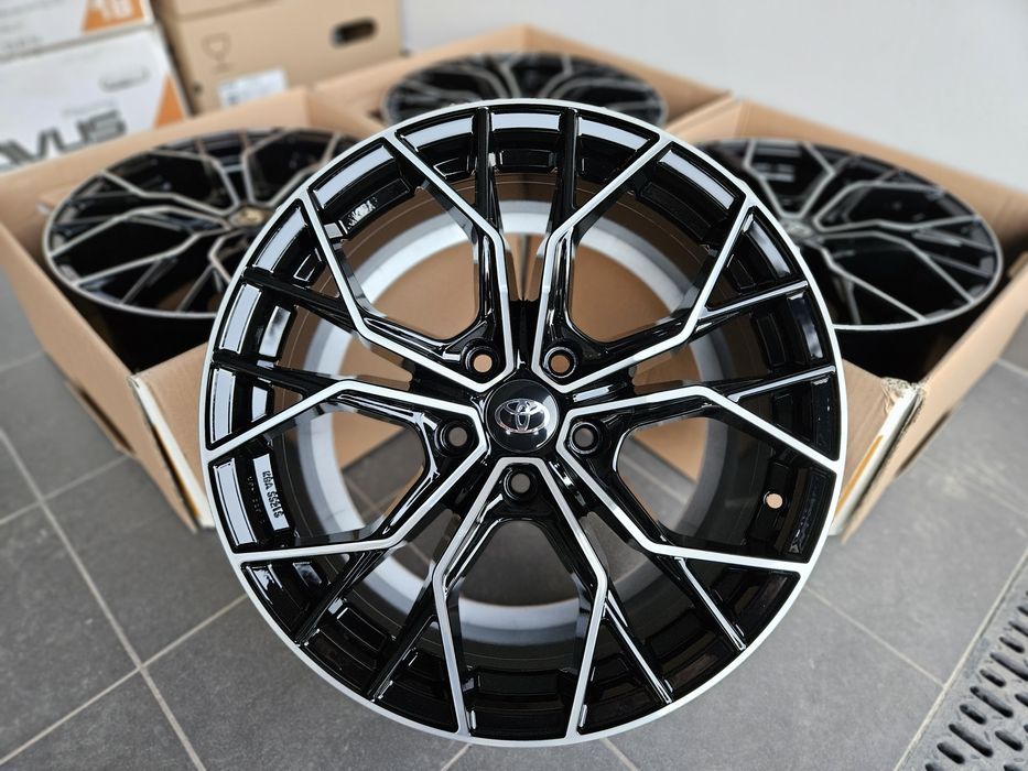 Toyota 18 " Nowe 5x114,3 Corolla Camry Avensis Auris RAV4 Czarne Felgi