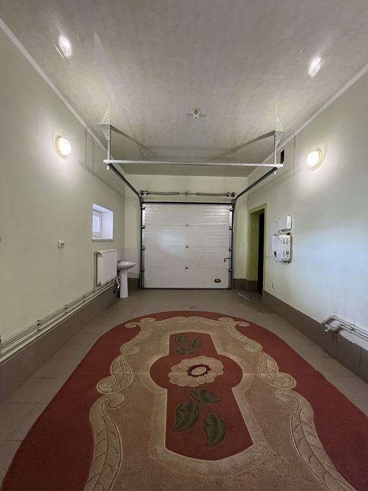 Продається будинок пл. 244 м2 в передмісті Івано-Франківська