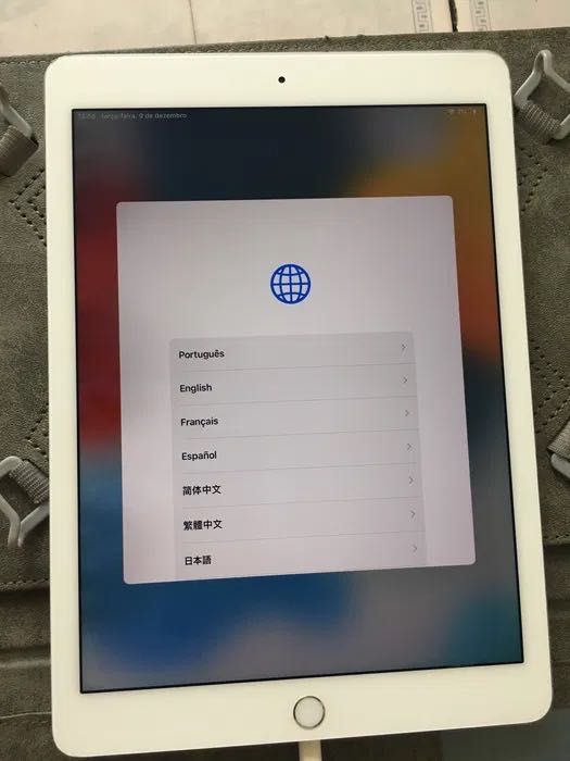 iPad Air 2 da marca Apple com a bateria inchada