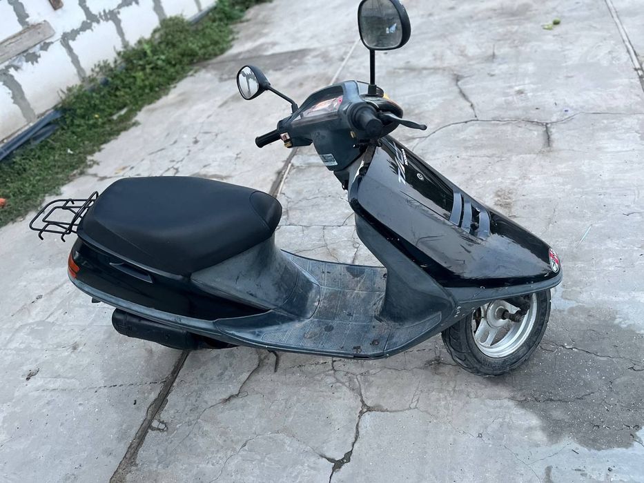 Мопед скутер на ходу