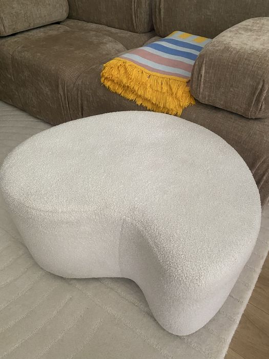 Pufa miuform, podnóżek