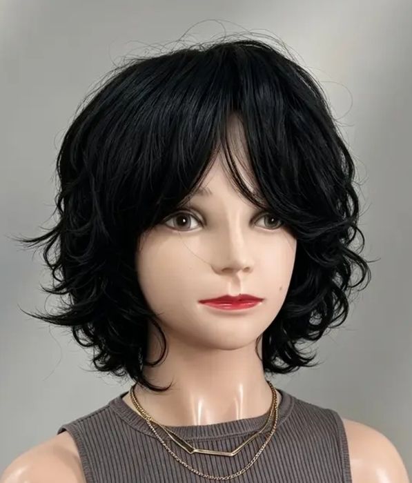 Czarna peruka 20cm