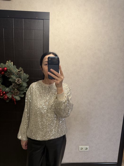 Кофта с паетками