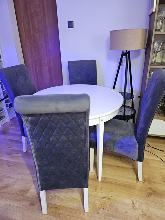 Drewniany stół rozkładany + 4 krzesła