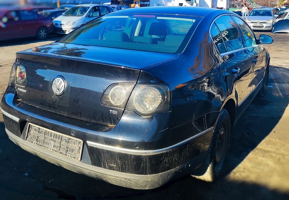 Volkswagen Passat b6 klapa tył sedan