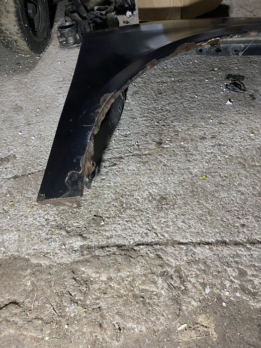 Błotnik przód prawy VW Touran lift 06-10r czarny