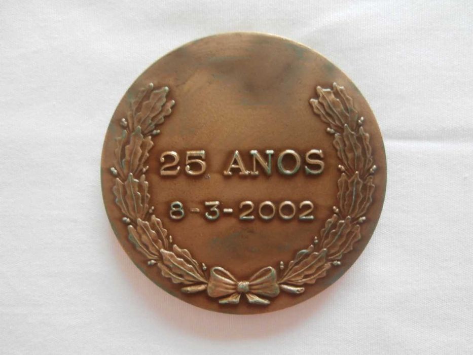 Várias medalhas de bombeiros