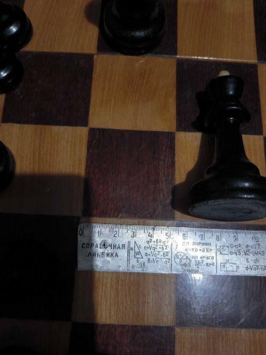 Шахматы- грасмейстерскии с утежилителем ,деревянные большие.