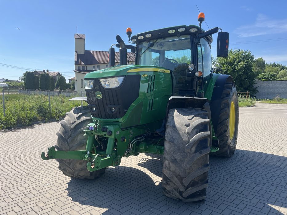 John deere 6215r.