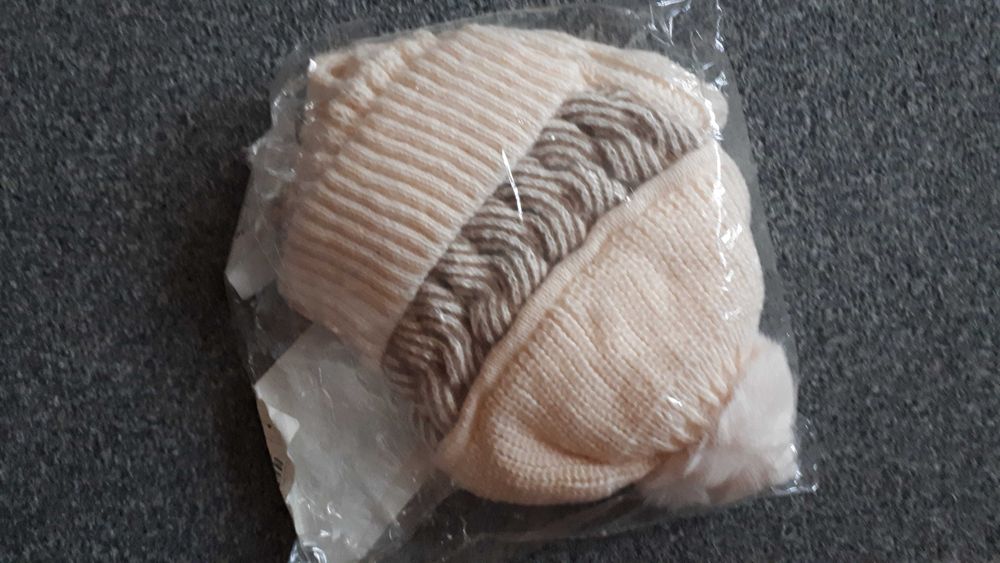 Nowy cieplutki komplet  zima czapka + szalik