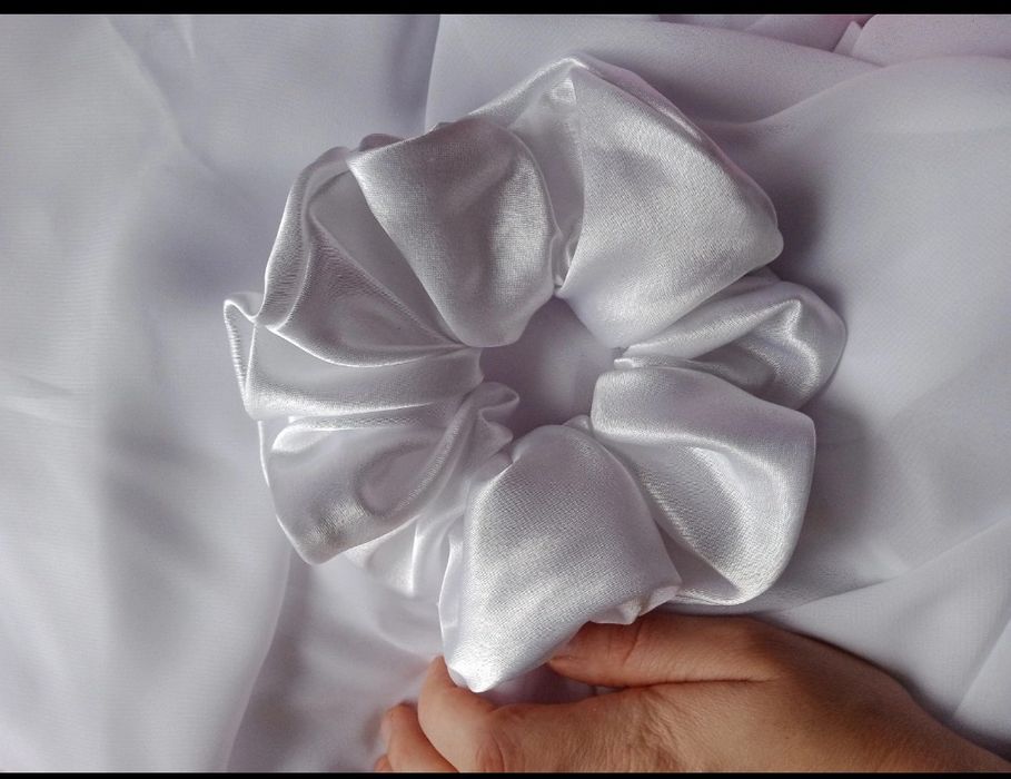 Satynowa scrunchie
