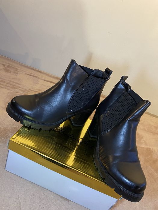 Botas pretas como novas