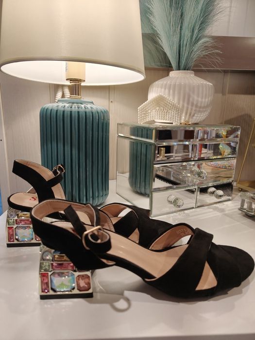 Sandały nowe kryształki 37-38