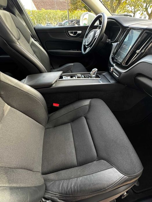 Volvo XC60 T8 Plug-in Hybrid AWD AWD Momentum Plus 2019 – Full Extras