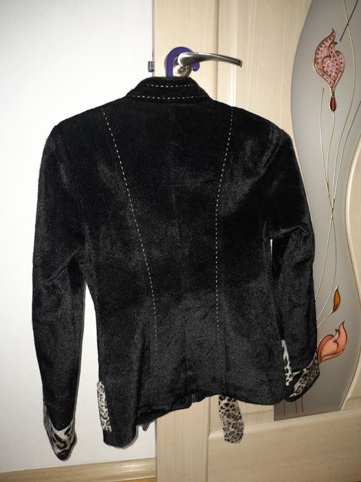 Коротка курточка ,зі штучного хутра