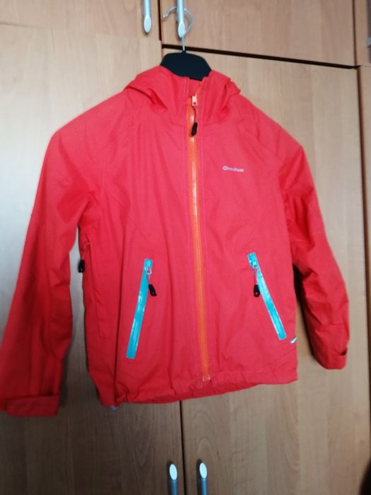 Kurtka wiosenna firmy Dekatlon.