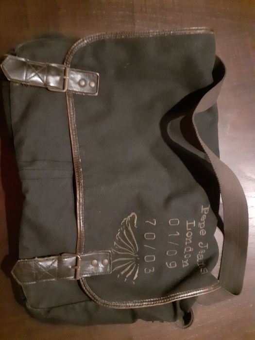 Backpacks (Billabong and Pepe Jeans / €15 each)64741005772931121