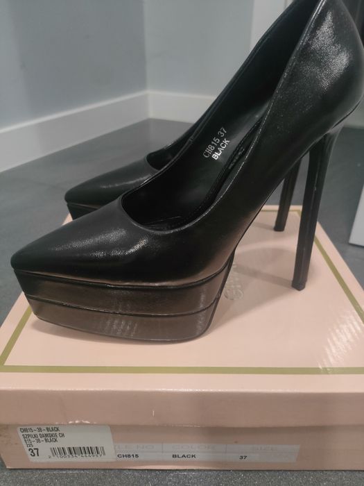 Czarne szpilki na platformie Givana