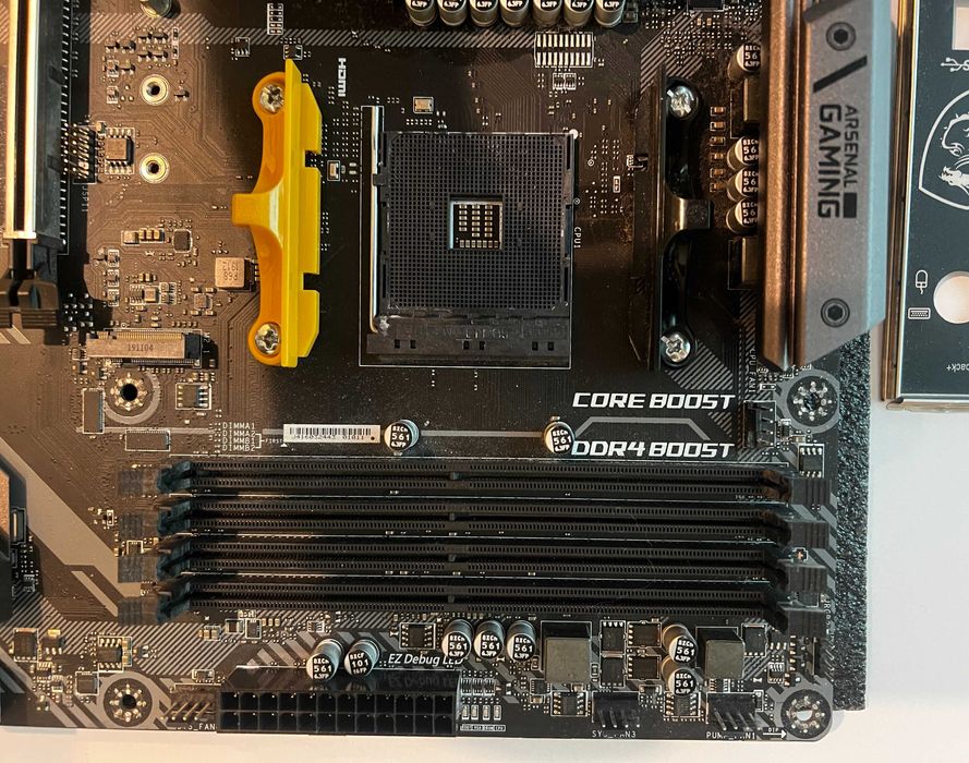 Материнська плата MSI B450 Tomahawk