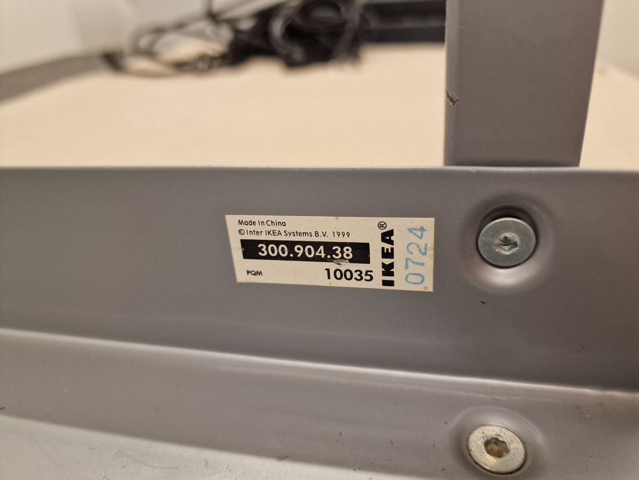 Suporte para PC torre ikea