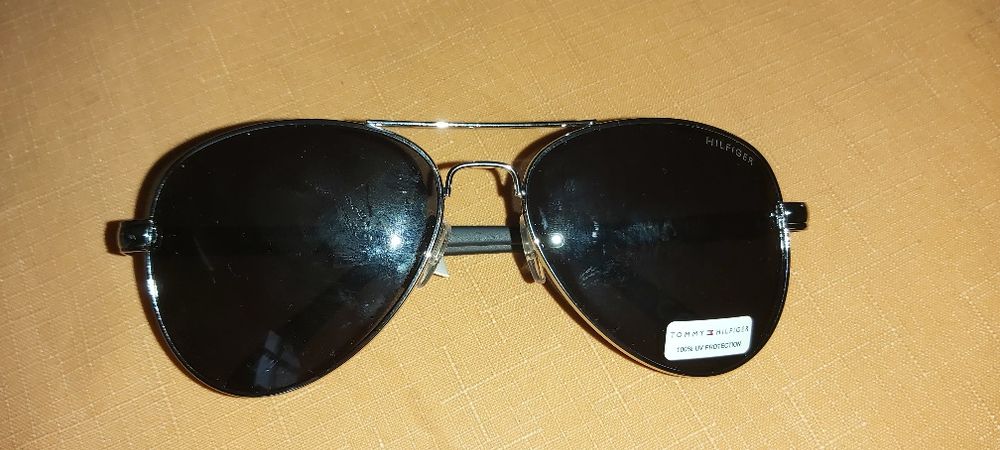 Tommy Hilfiger OM 610 kultowe okulary przeciwsłoneczne