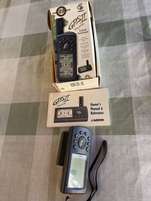 GPS II plus marca Garmin